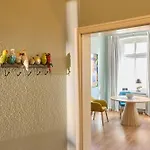 Papagei In Der Schweriner Altstadt - Abc569