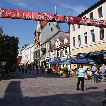 Papagei In Der Schweriner Altstadt - Abc569 Apartman